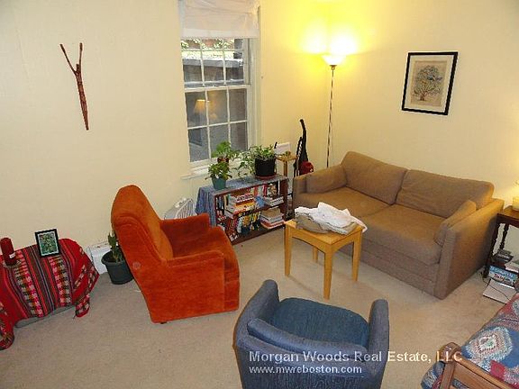 3rd image of 63 Mt Vernon St APT 3