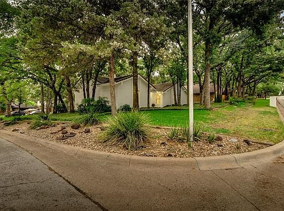 3rd image of 6415 Shorewood Dr