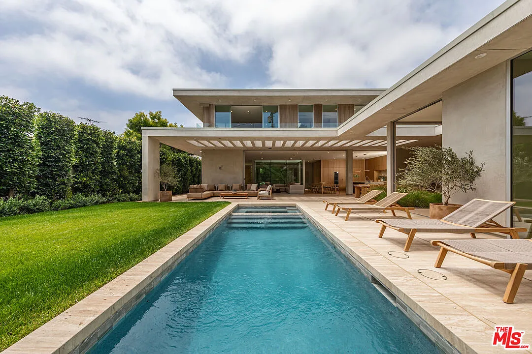7 bed, 9.0 bath, 8990 sqft, $100,000 — Photo 1