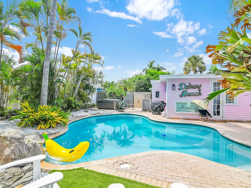 3218 Palm Dr