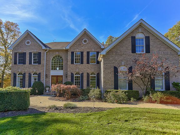 2nd image of 2 Darnay Ct