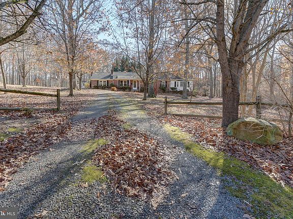 2nd image of 209 Walnut Woods Dr