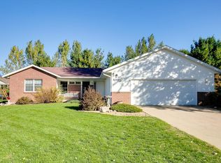 6580 Rivercrest Dr, North Branch, MN 55056