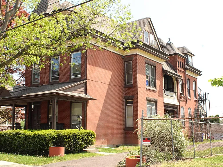 Private house, optional off street parking