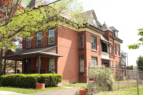 364 N York St Photo 1