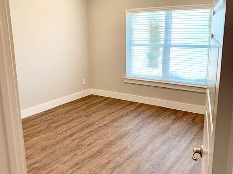 375 Hampton Pl — Photo 7