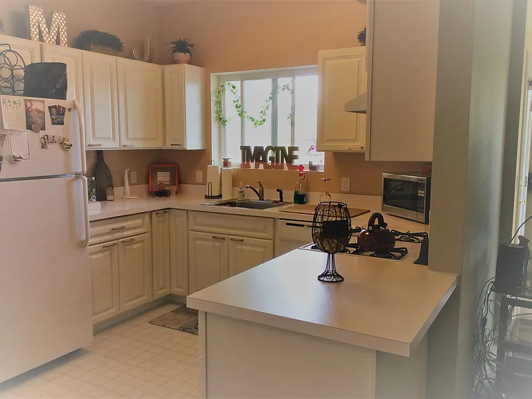1024 Brittany Dr — Photo 2