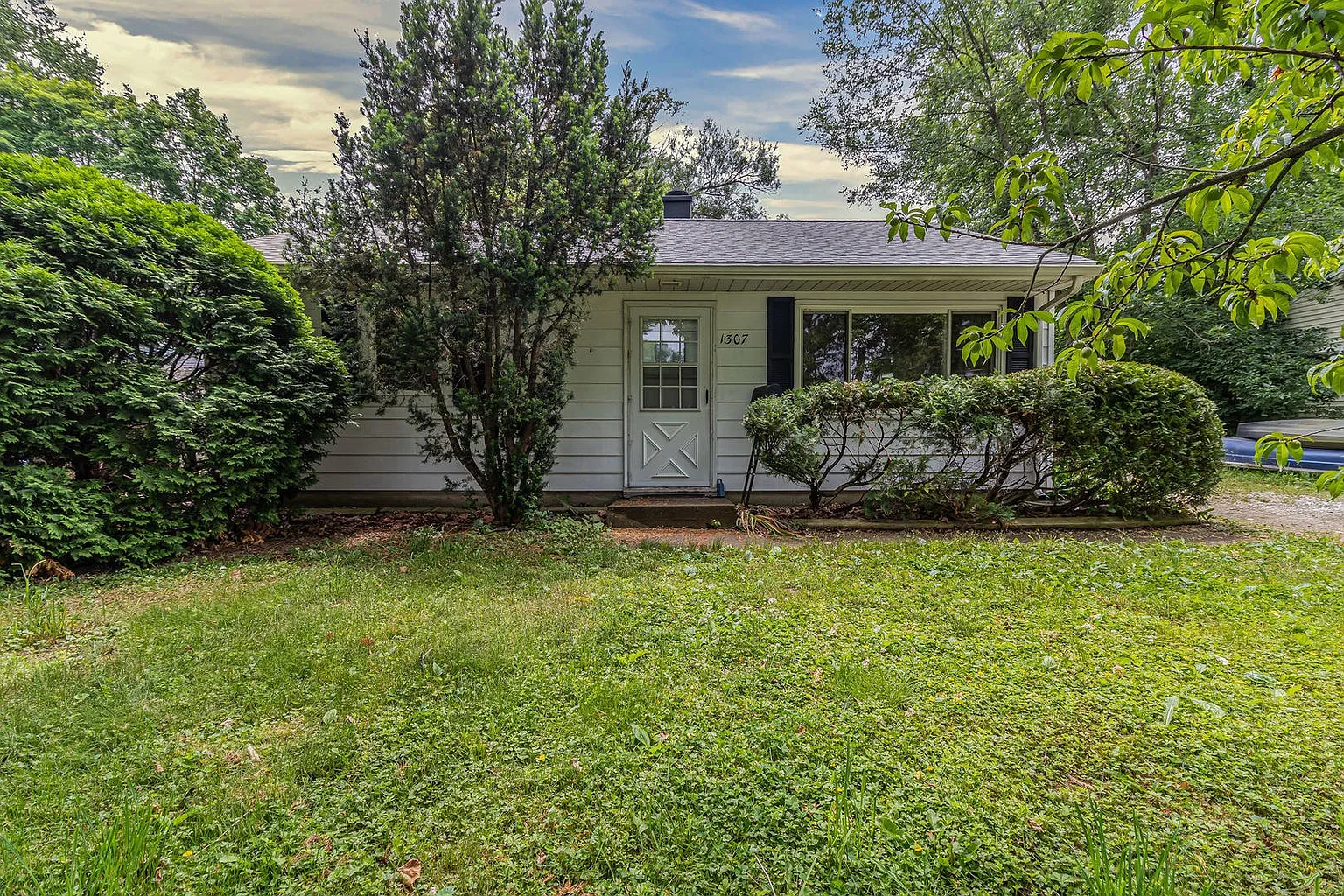 1307 Briarcliff Dr photo 1