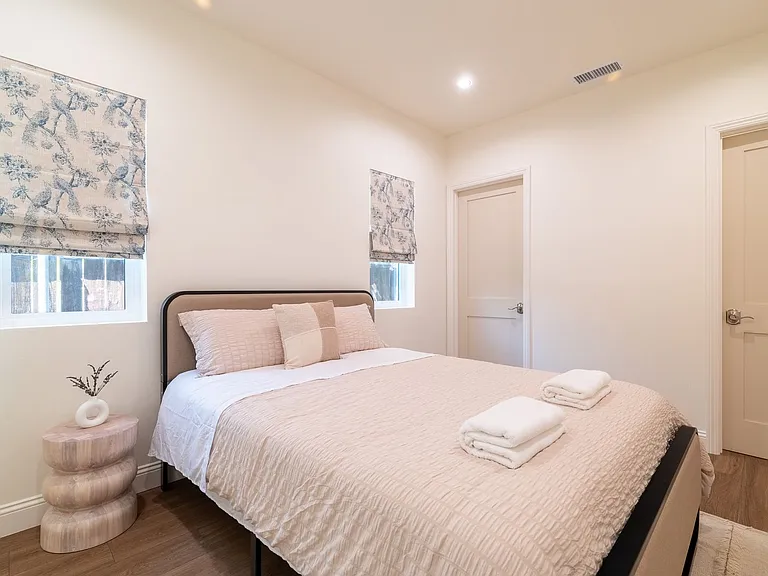 613 W Olive Ave #1 — Photo 50