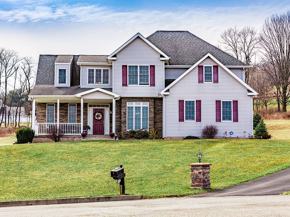 1st image of 26 Royal Crest Dr