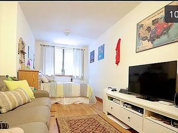 2nd image of 255 W 75th St #1Z