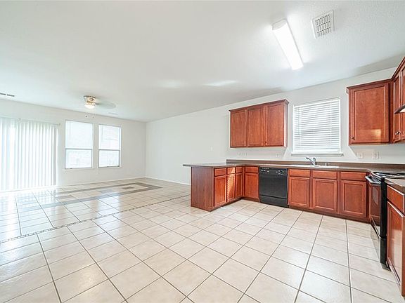 5th image of 2915 Thistlewood Dr