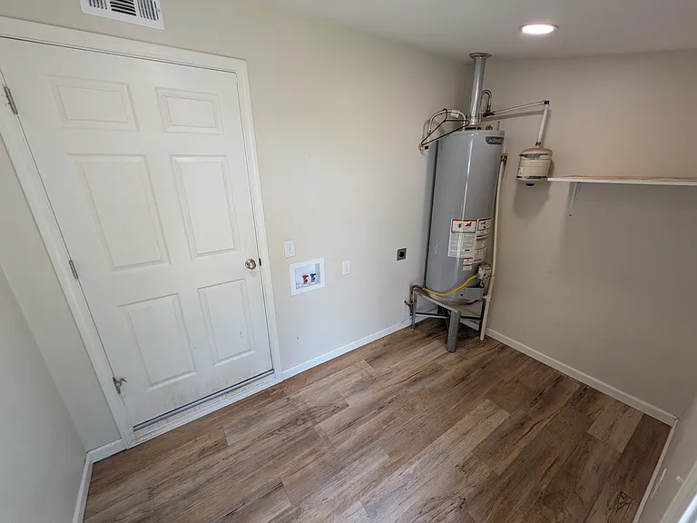 924 E Walnut St — Photo 18