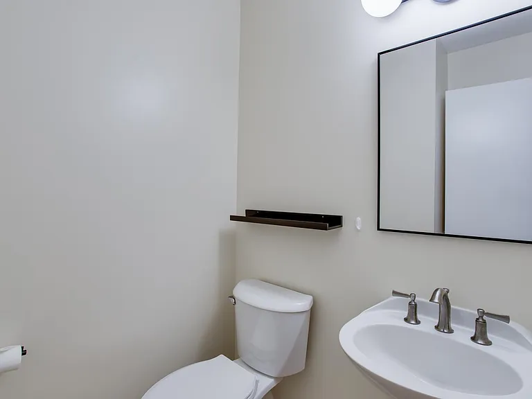 21707 Leatherleaf Cir — Photo 31