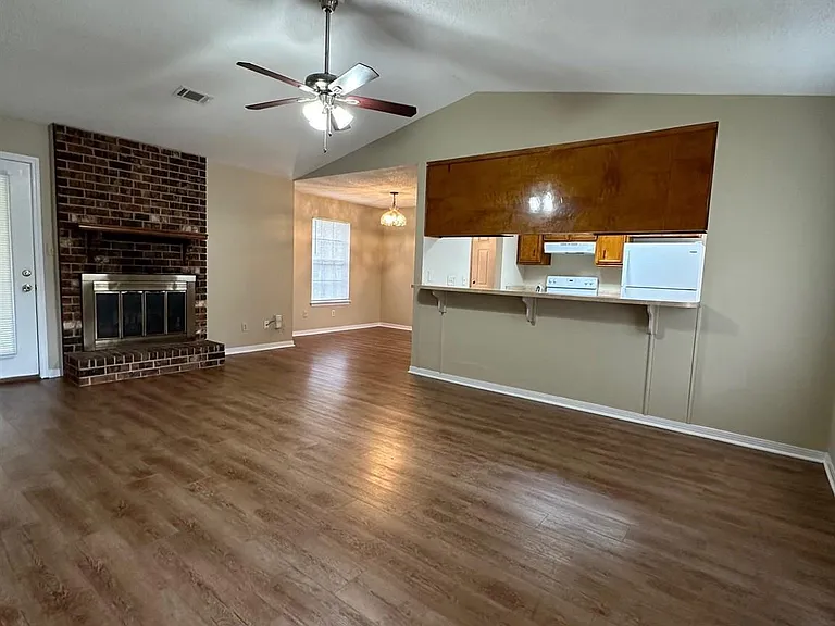 2374 Windstone Dr — Photo 3