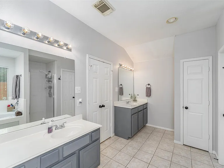 2309 Orleans Ln — Photo 16