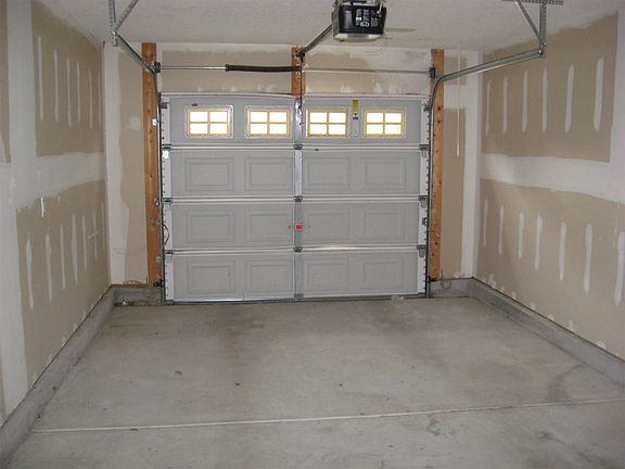 4th image of 186 Aden St