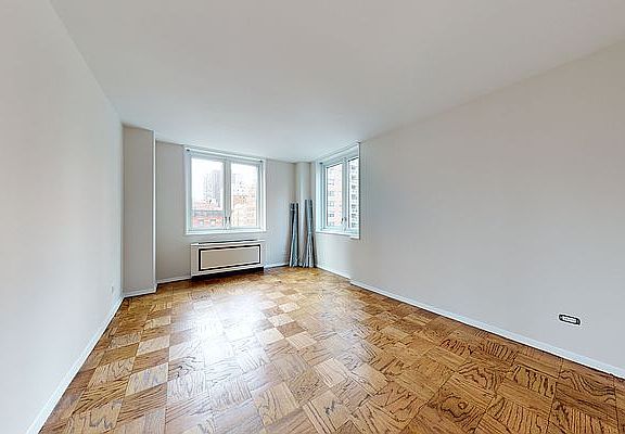 4th image of 400 E 71st St APT 4J