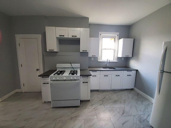 3rd image of 377 S Orange Ave Floor 2