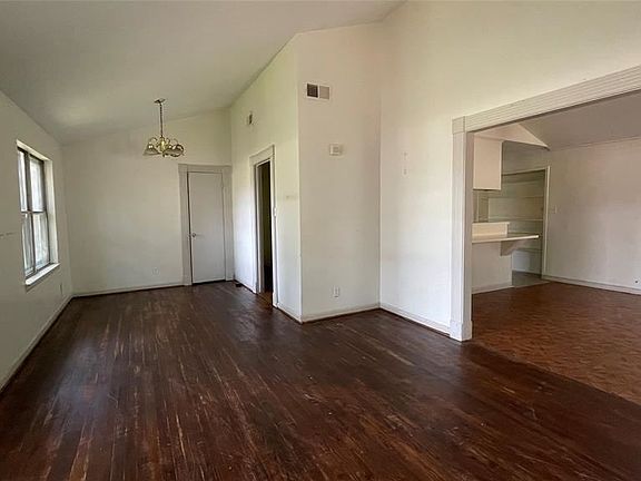 4th image of 1647 Crestdale Dr