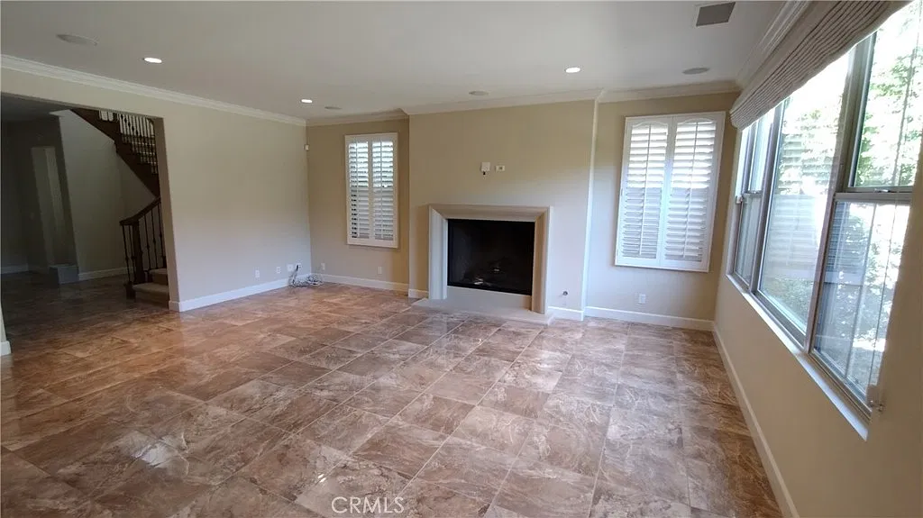 3 bed, 2.5 bath, 2364 sqft, $5,500 — Photo 3