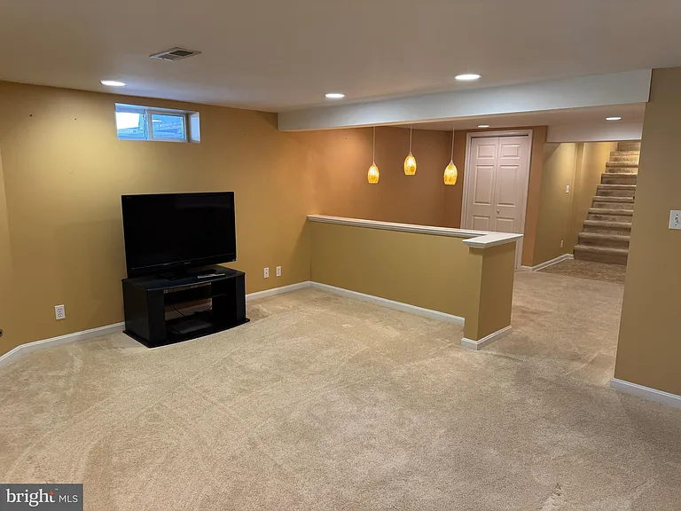 2906 Breezy Ter — Photo 10