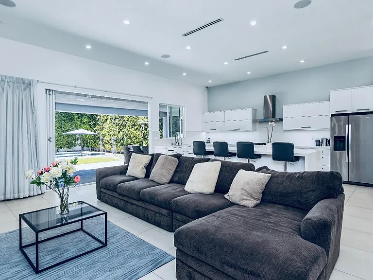 5657 Wilkinson Ave — Photo 3