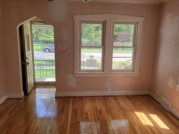 2nd image of 1670 N 39th Ave