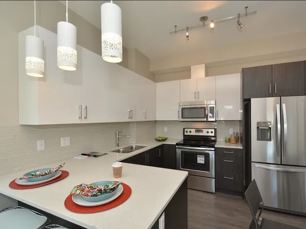 Centro, 2110 Centre St N, Calgary, AB T2E 2T3