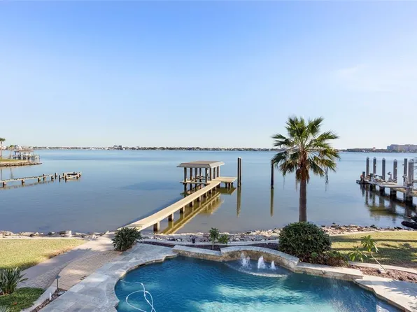 7123 Broadway St, Galveston, TX 77554