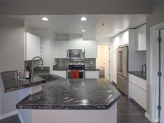 5th image of 2210 Tolmie Ave