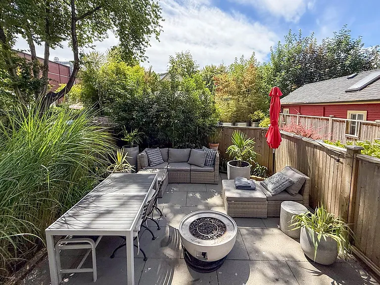 1754 Graveley St — Photo 22