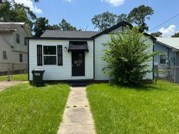 302 S Blue Bird Dr, Natchez, MS 39120