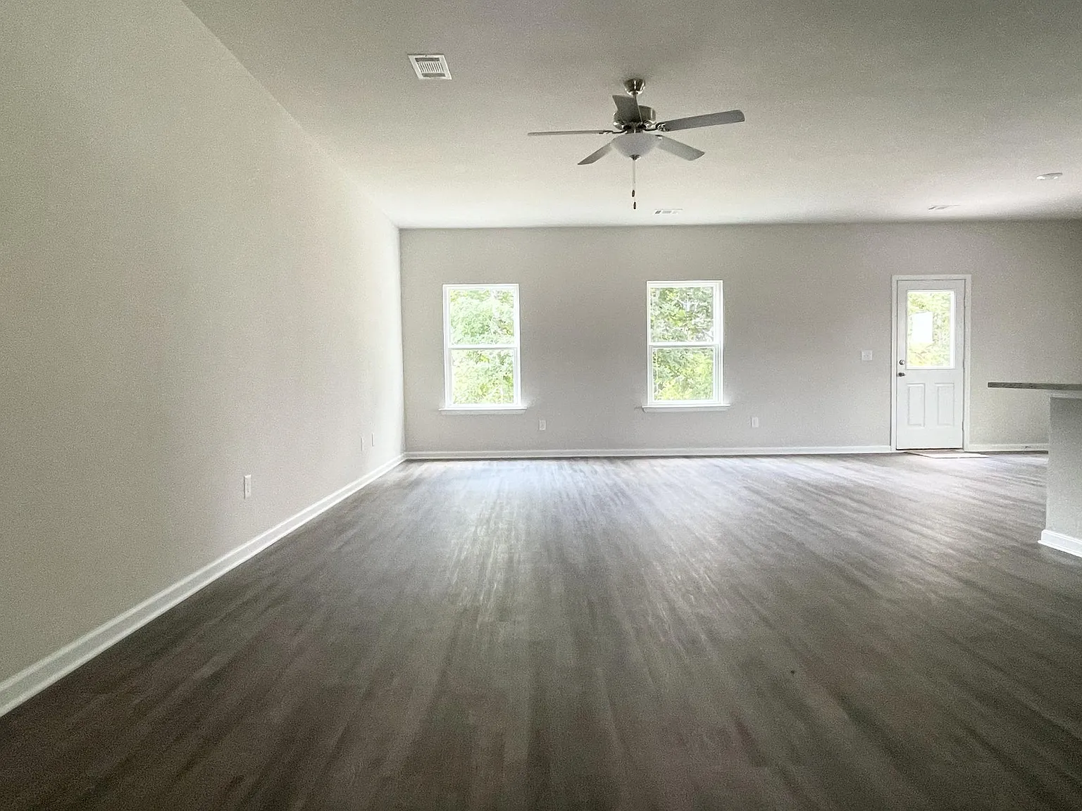 4 bed, 2.5 bath, 2421 sqft, $2,600 — Photo 4