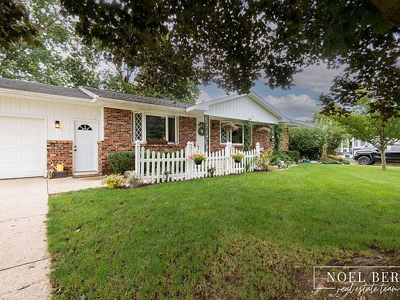3rd image of 1216 Sycamore Dr
