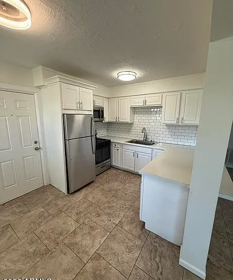 2545 E Clarendon Ave #3 — Photo 4