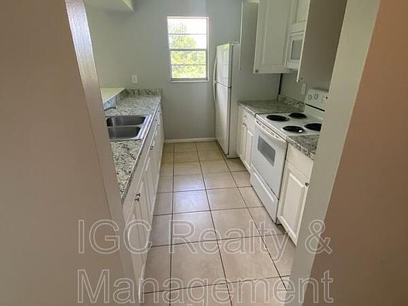 2nd image of 1702 Palmetto St