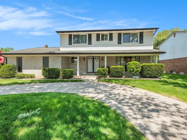 18951 Sioux St, Clinton Township, MI 48036