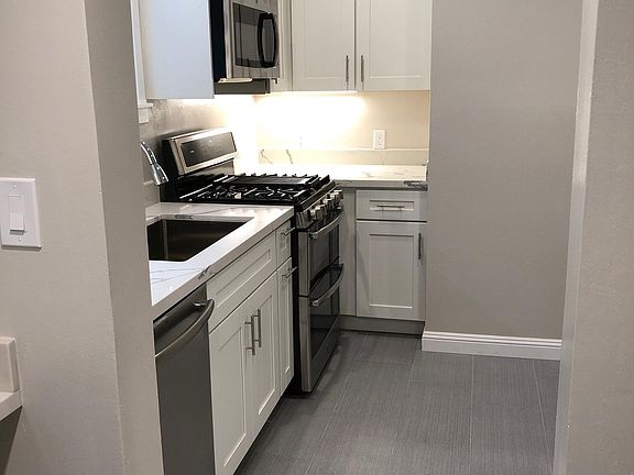 5th image of 2472A Greenwich St