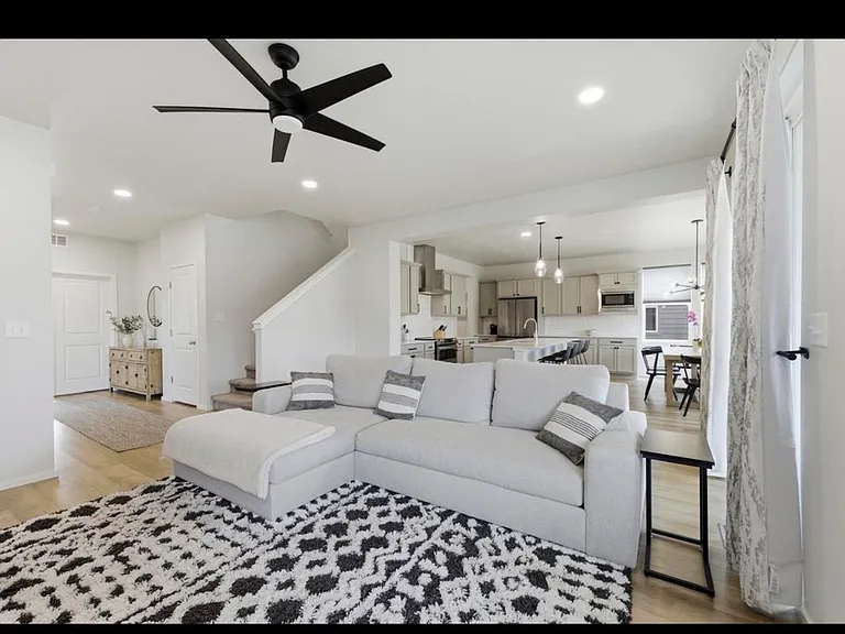 2933 Biplane St — Photo 7