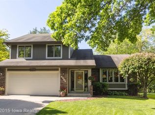 4012 Maple St, West Des Moines, IA 50265