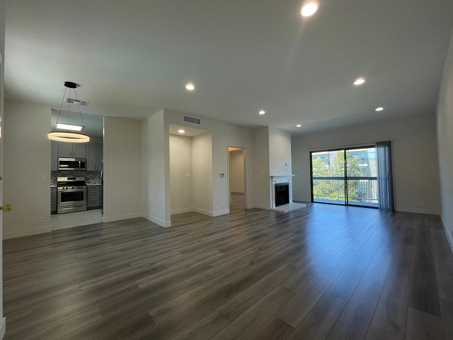 12840 Moorpark — Photo 2