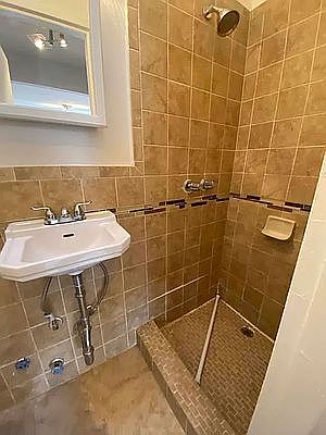 5th image of 141 E 13th St APT 5C