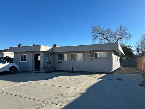 550 Winston Dr Photo 1