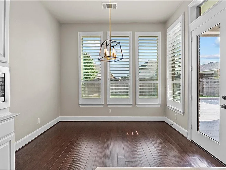1117 Hancock Springs Ln — Photo 16