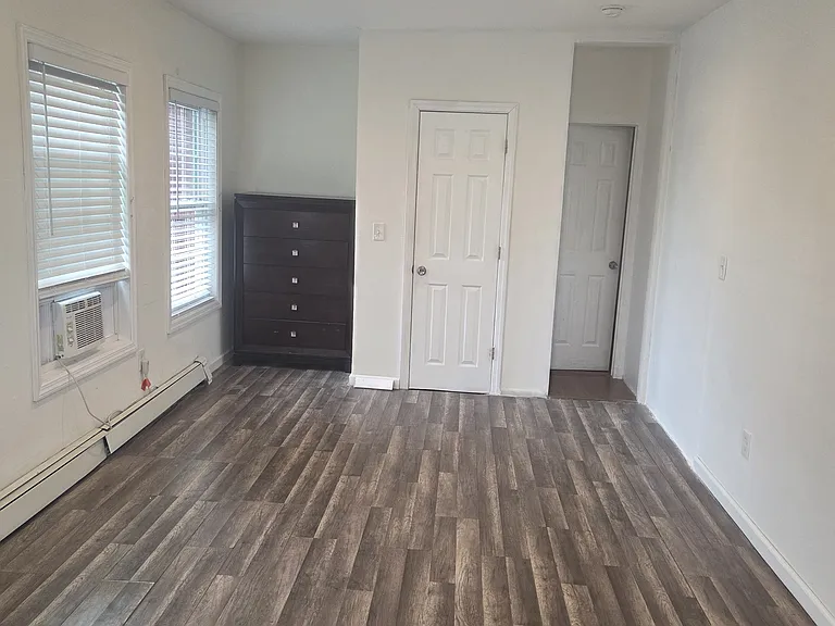 464 Roosevelt Ave #2C — Photo 8
