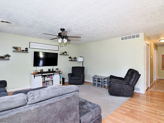 4th image of 10270 Wellington Rd