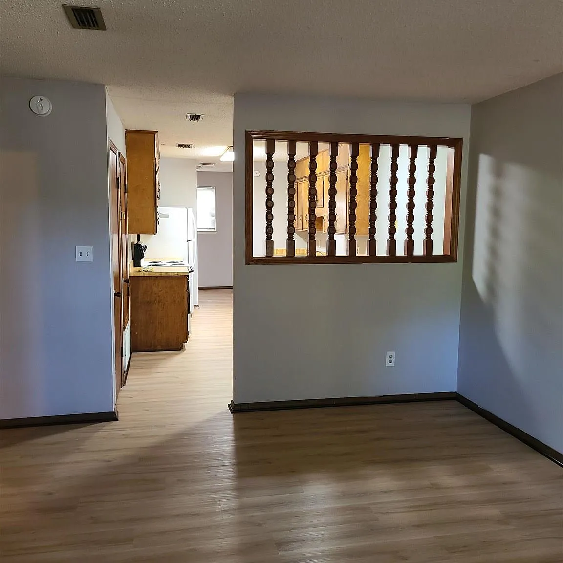 2 bed, 1.0 bath, 1042 sqft, $1,025 — Photo 2