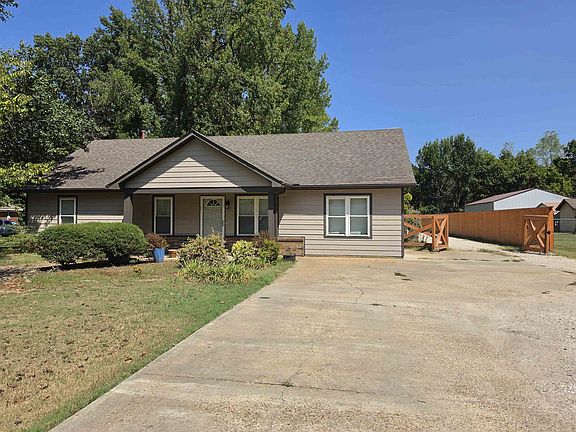 3rd image of 162 Buford Rd W