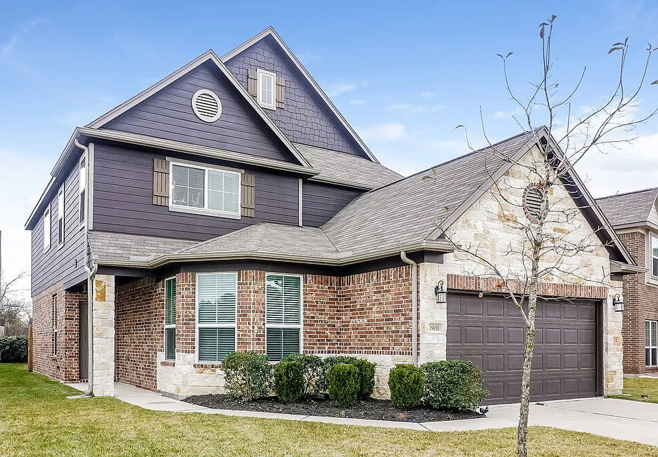 19011 Woodland Leaf Ln